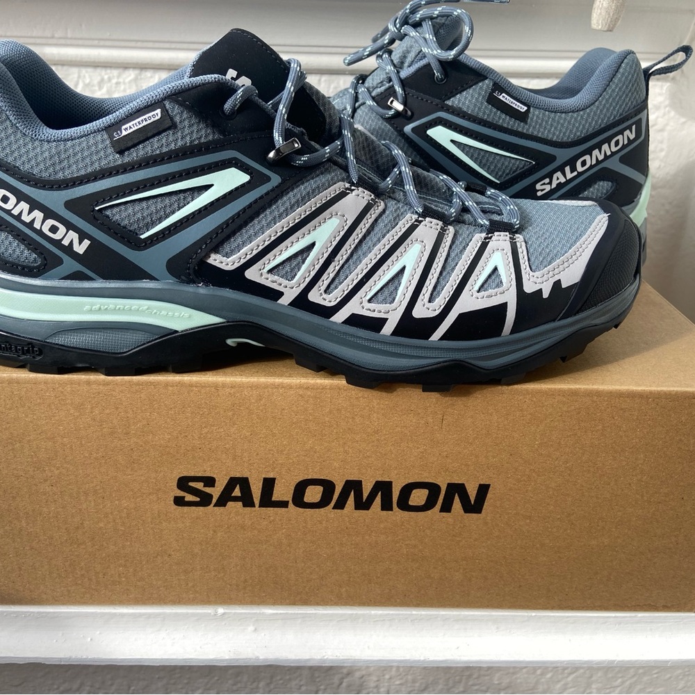 Salomon Women running shoes